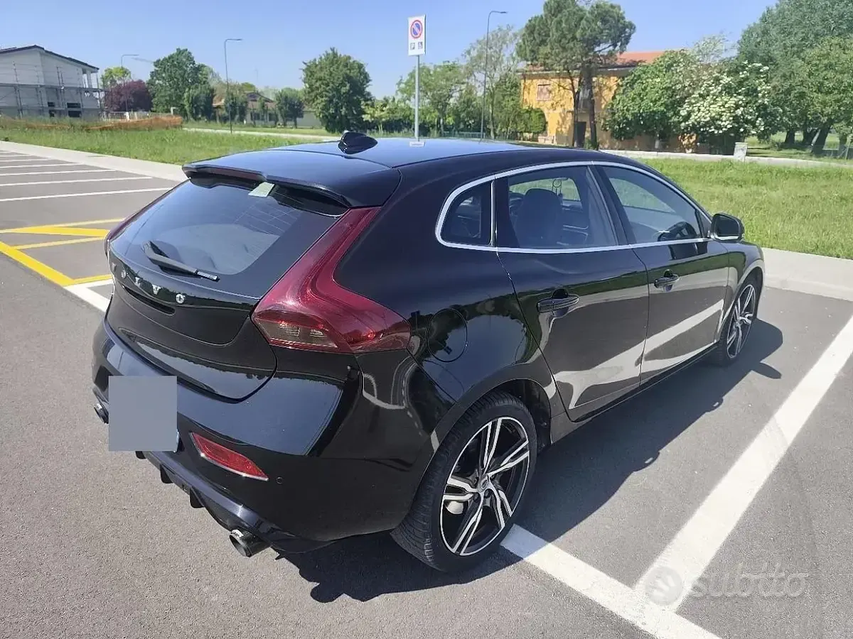 Usata Volvo V40 R-Design 120 CV (88 kW) 2017 Berlina