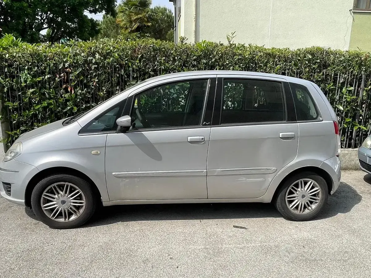 Usata Lancia Musa 69 CV (50 kW) 2009 Grigio Monovolume