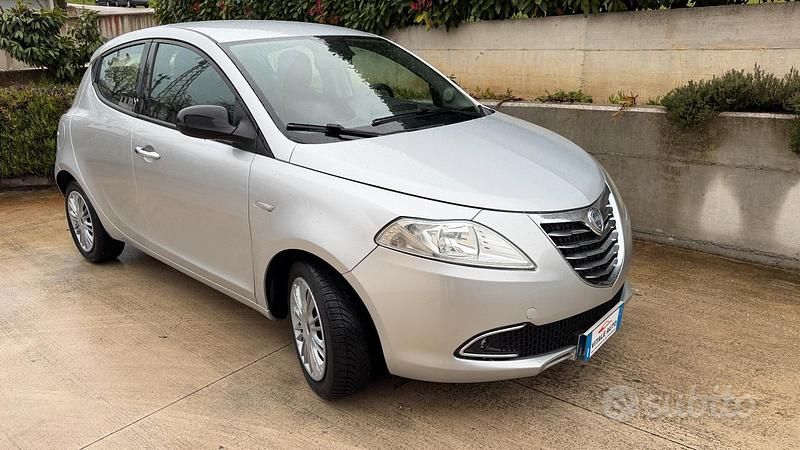 Usata Lancia Ypsilon 95 CV (69 kW) 2011 Grigio Utilitaria