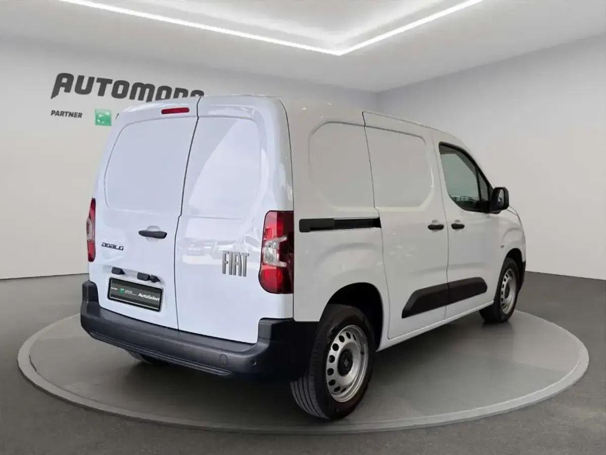 Usata Fiat Doblò 102 CV (75 kW) 2024 Bianco Monovolume