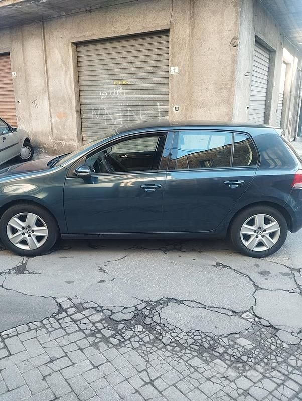 Usata VW Golf VI 105 CV (77 kW) 2010 Blu Utilitaria