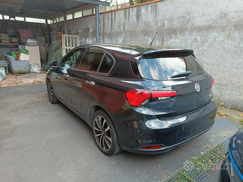 Usata Fiat Tipo 120 CV (88 kW) 2017 Nero Berlina