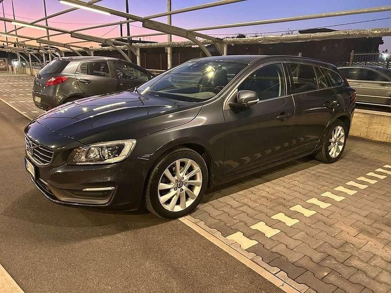 Usata Volvo V60 Momentum 136 CV (100 kW) 2014 Station wagon