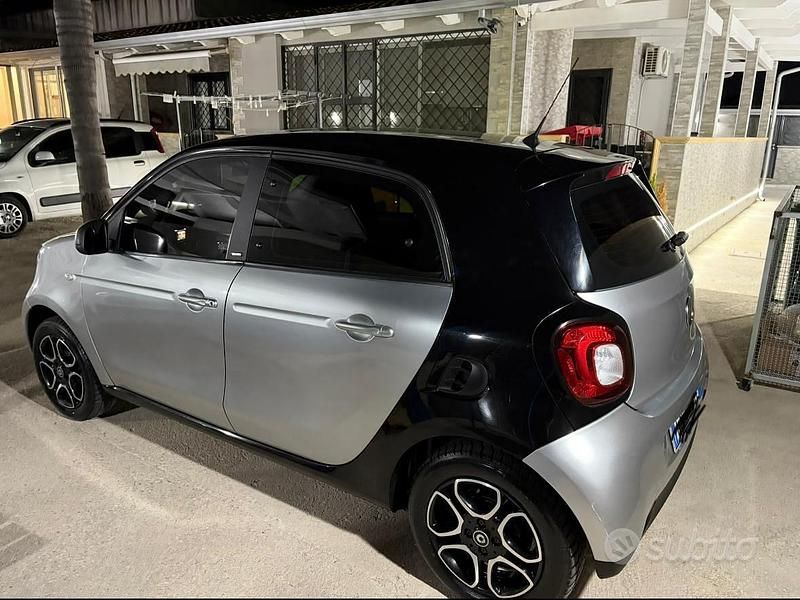 Usata Smart ForFour 90 CV (66 kW) 2018 Utilitaria