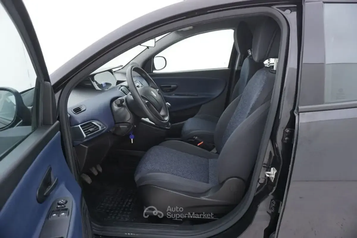 Usata Lancia Ypsilon 69 CV (50 kW) 2024 Nero Utilitaria