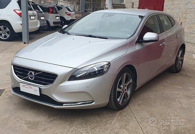 Usata Volvo V40 120 CV (88 kW) 2016 Argento Station wagon
