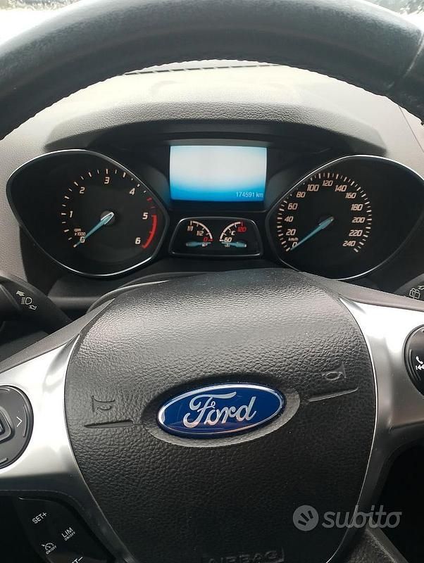 Usata Ford Kuga 120 CV (88 kW) 2016 Bianco SUV