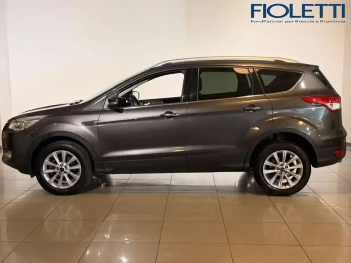 Usata Ford Kuga Titanium 120 CV (88 kW) 2016 Grigio SUV