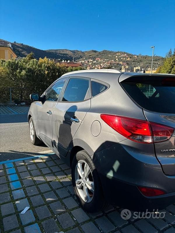 Usata Hyundai ix35 135 CV (99 kW) 2012 Grigio SUV