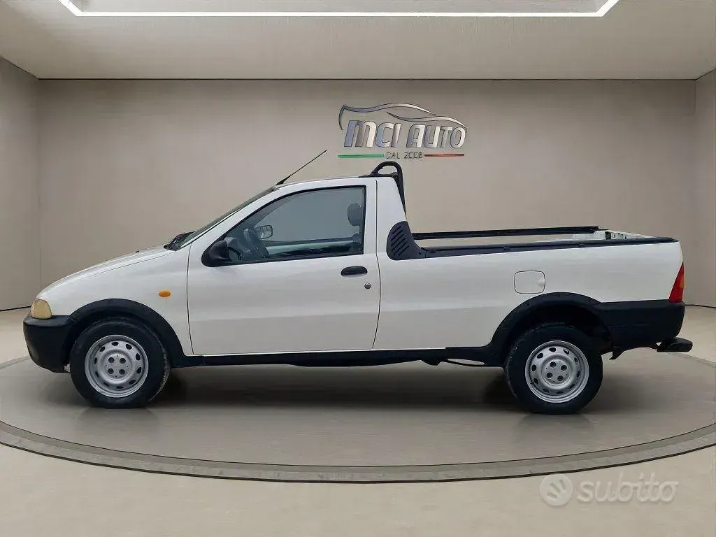 Usata Fiat Strada 63 CV (46 kW) 2002 Bianco Pick-up