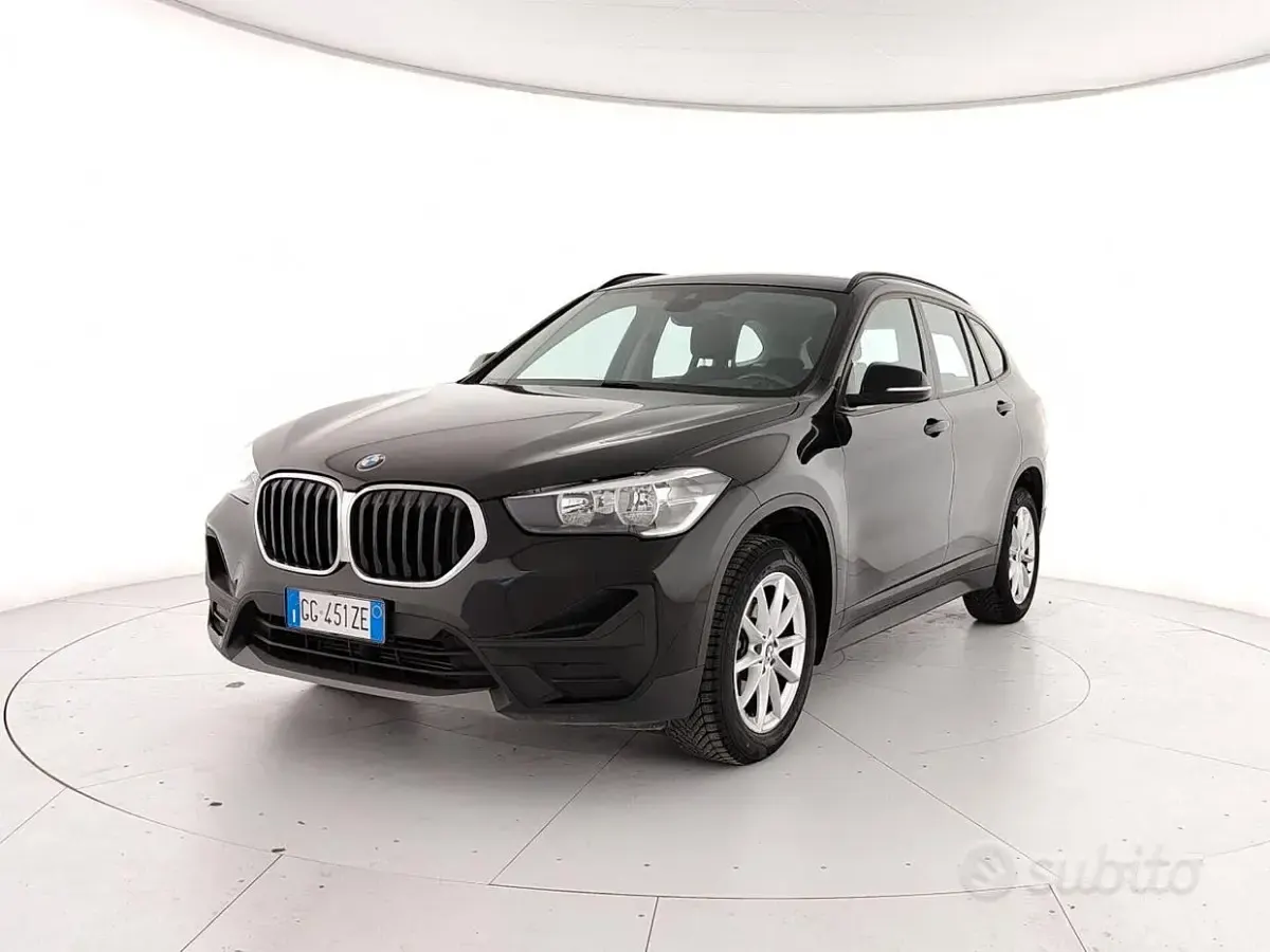 Käytetty BMW X1 116 HP (85 kW) 2021 Musta Katumaasturi