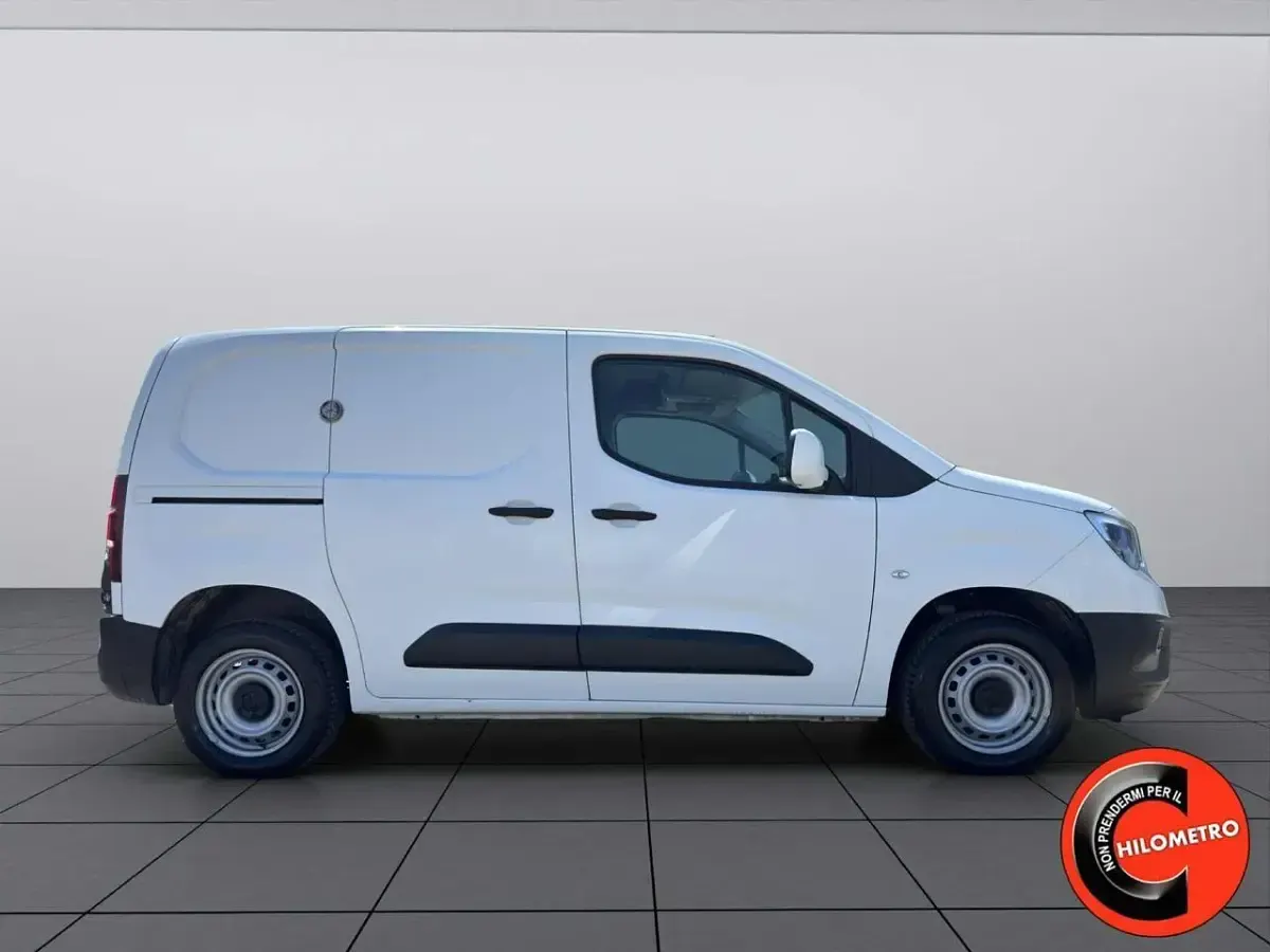 Usata Opel Combo 102 CV (75 kW) 2020 Bianco pastello Monovolume