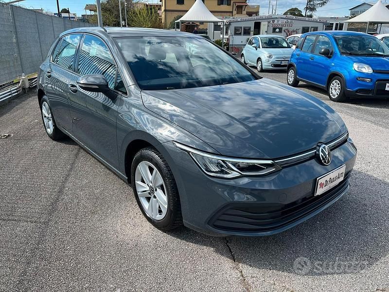Usata VW Golf VIII Life 116 CV (85 kW) 2022 Grigio Berlina