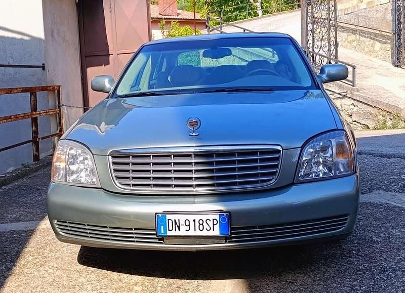 Usata Cadillac Deville 279 CV (205 kW) 2006 Verde Berlina