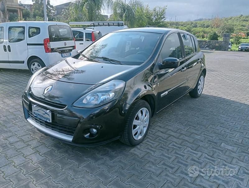 Usata Renault Clio III 75 CV (55 kW) 2011 Nero Utilitaria