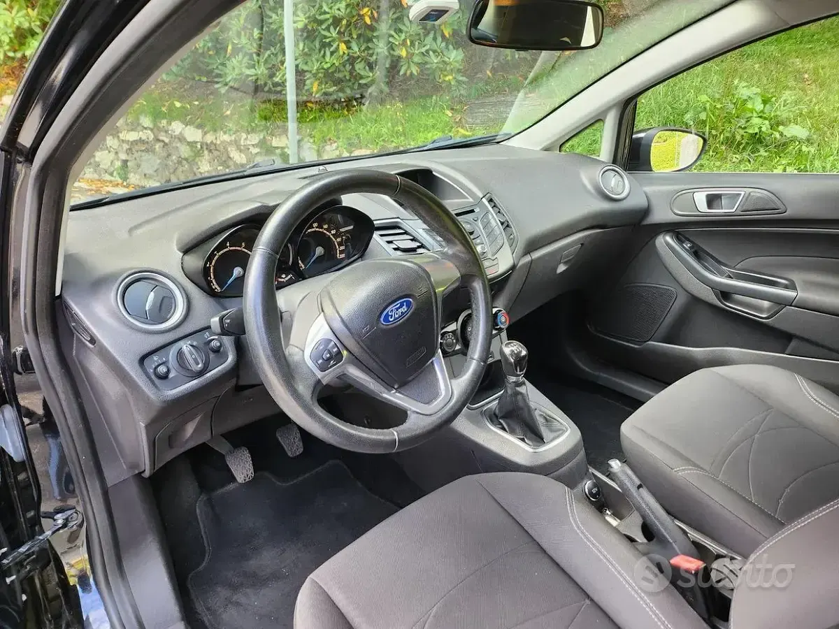 Usata Ford Fiesta 80 CV (58 kW) 2013 Nero Utilitaria
