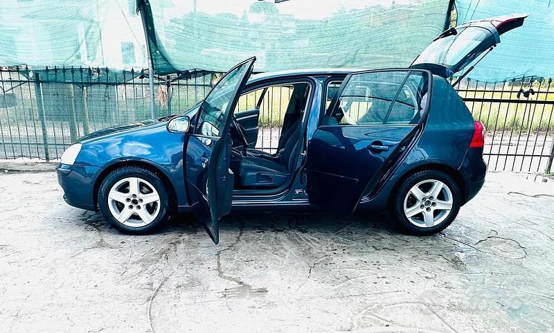 Usata VW Golf V 102 CV (75 kW) 2007 Blu Berlina