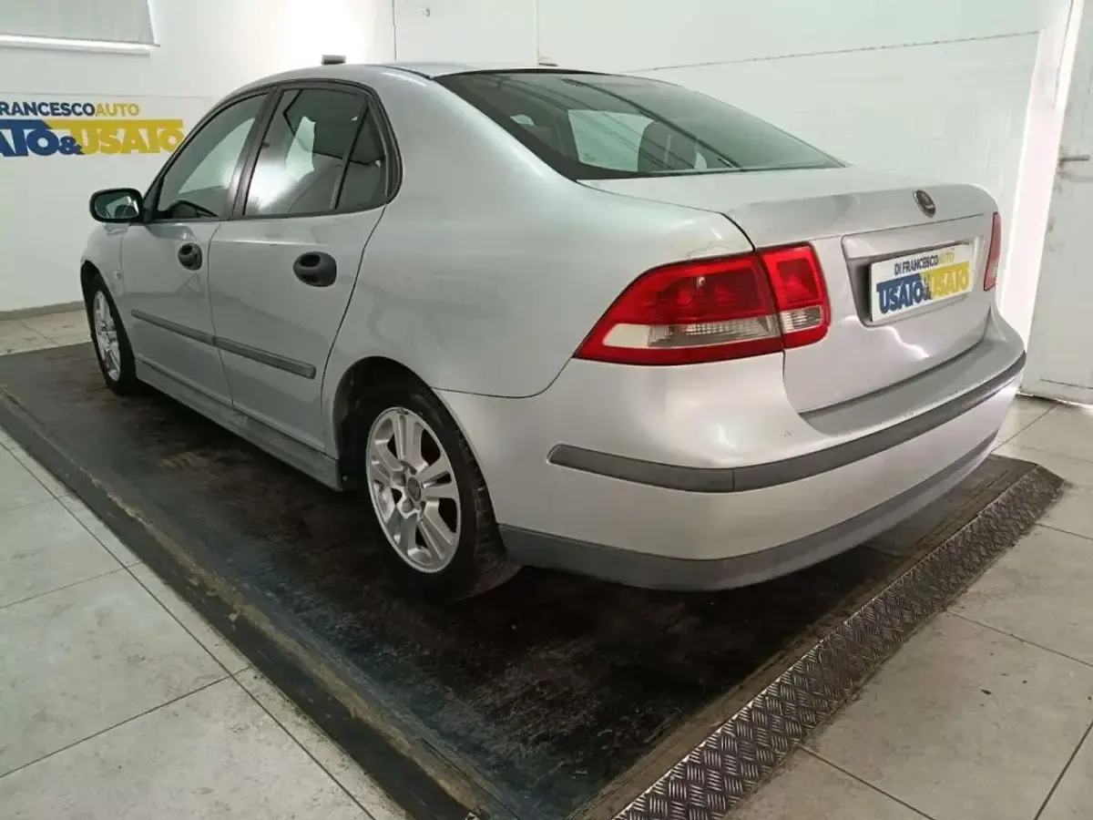 Usata Saab 9-3 Vector 120 CV (88 kW) 2005 Argento metallizzato Berlina