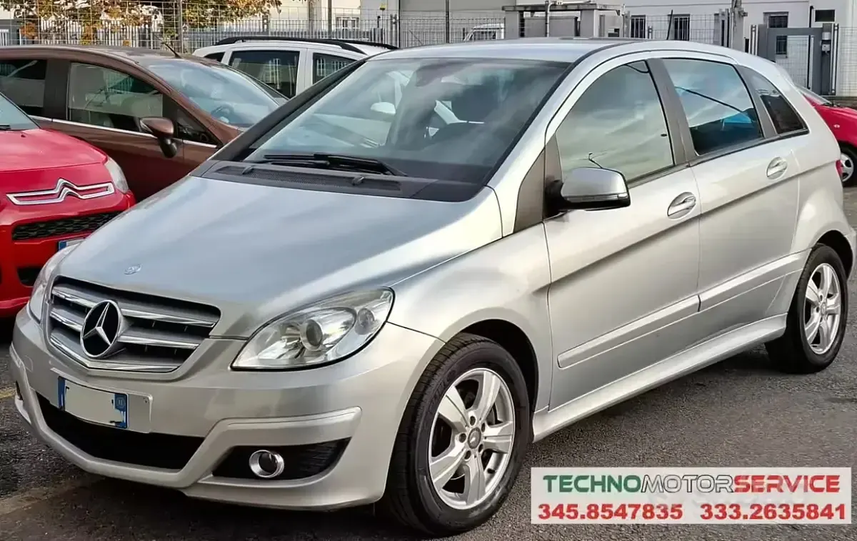 Usata Mercedes B180 Chrome 140 CV (102 kW) 2011 Grigio Utilitaria