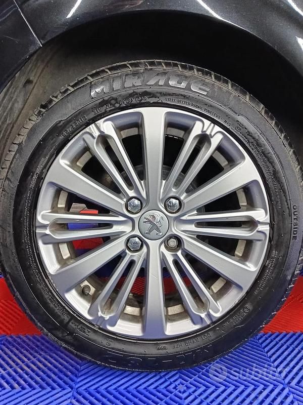 Usata Peugeot 208 Active 92 CV (67 kW) 2015 Nero Utilitaria