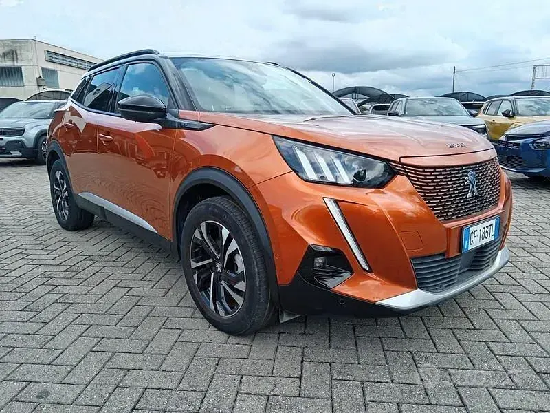 Usata Peugeot e-2008 GT 100 kW (136 CV) 2021 Arancione SUV
