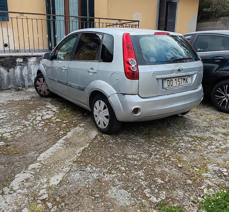 Usata Ford Fiesta 2007 Grigio Utilitaria