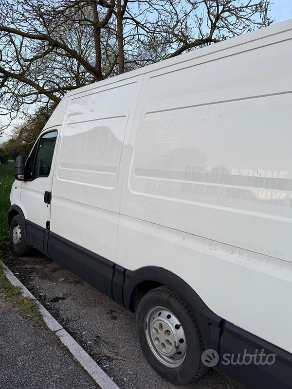 Usata Iveco Daily 145 CV (106 kW) 2014 Bianco