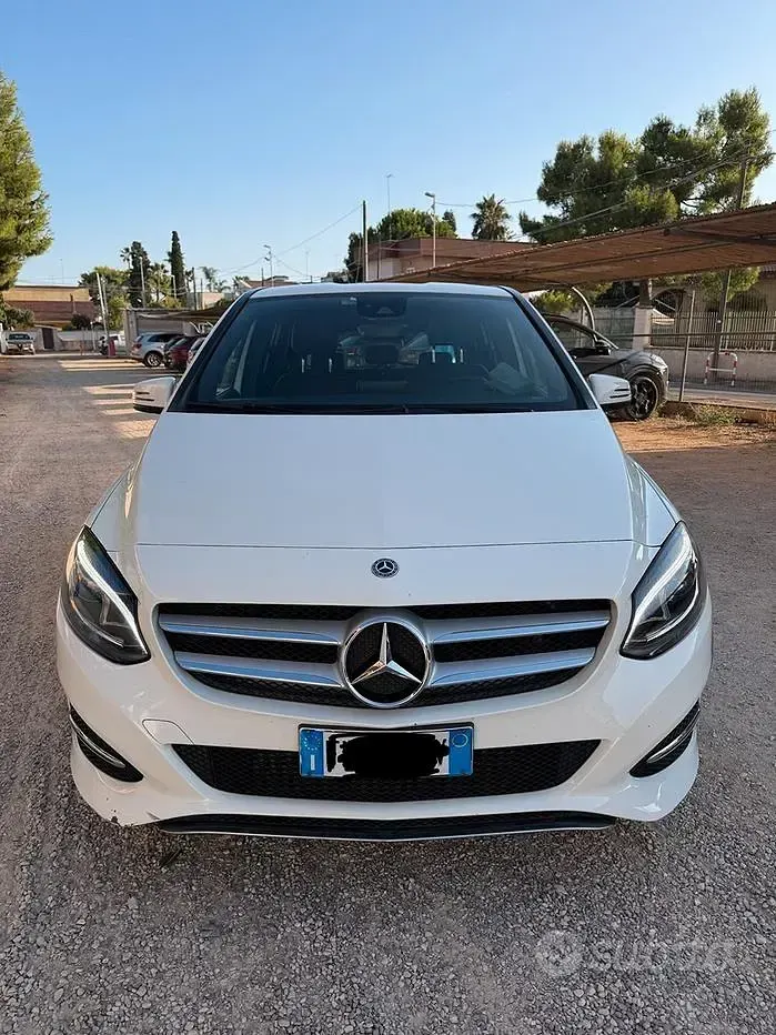 Usata Mercedes B180 109 CV (80 kW) 2017 Bianco Utilitaria
