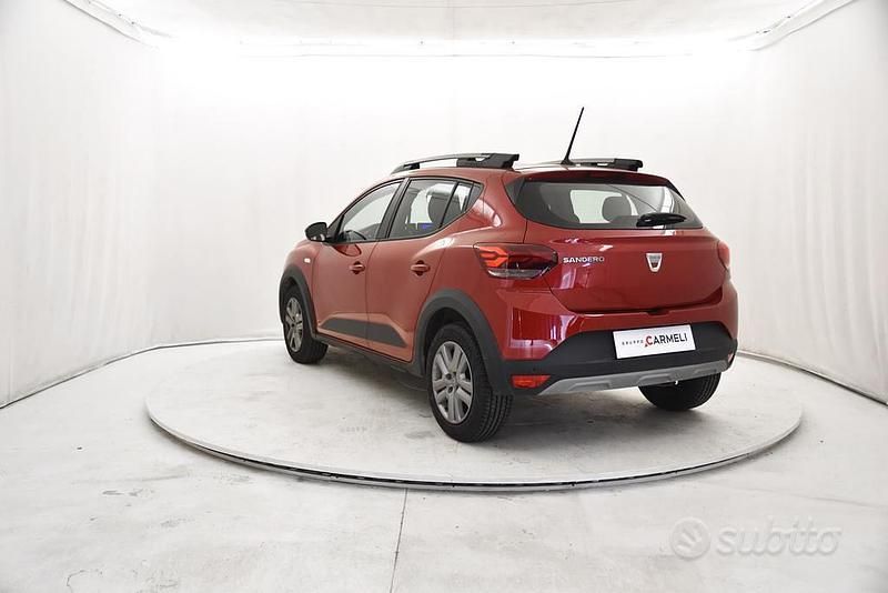 Usata Dacia Sandero Comfort 101 CV (74 kW) 2023 Rosso Berlina