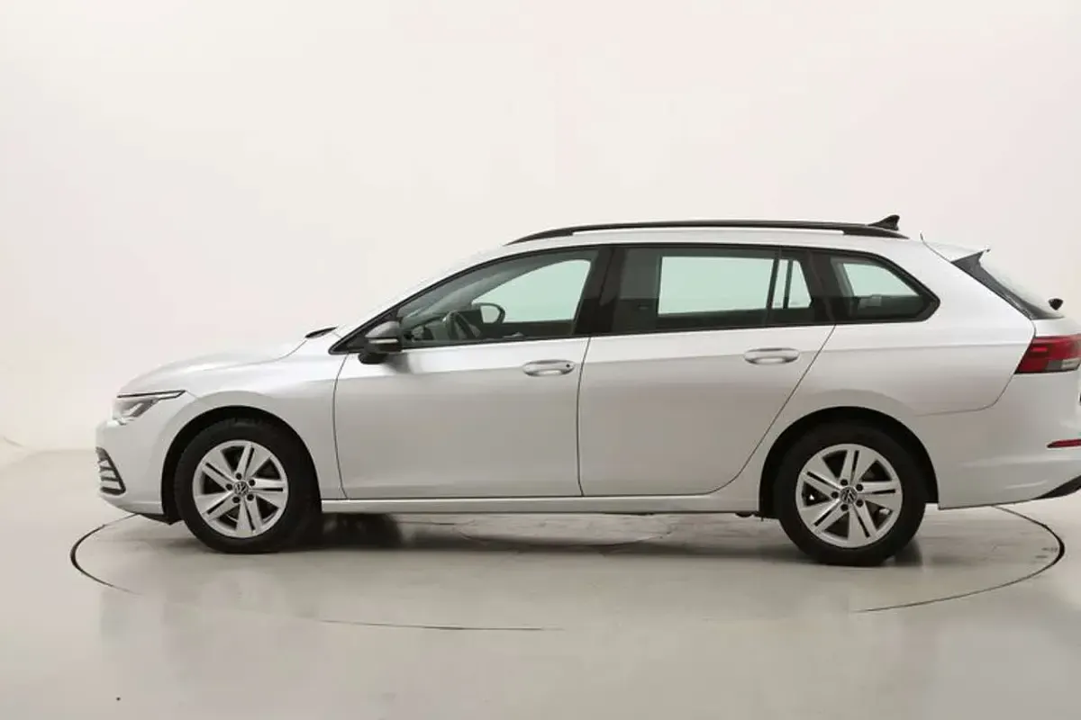Brugt VW Golf VIII Life 116 HK (85 kW) 2021 Sølv Stationcar