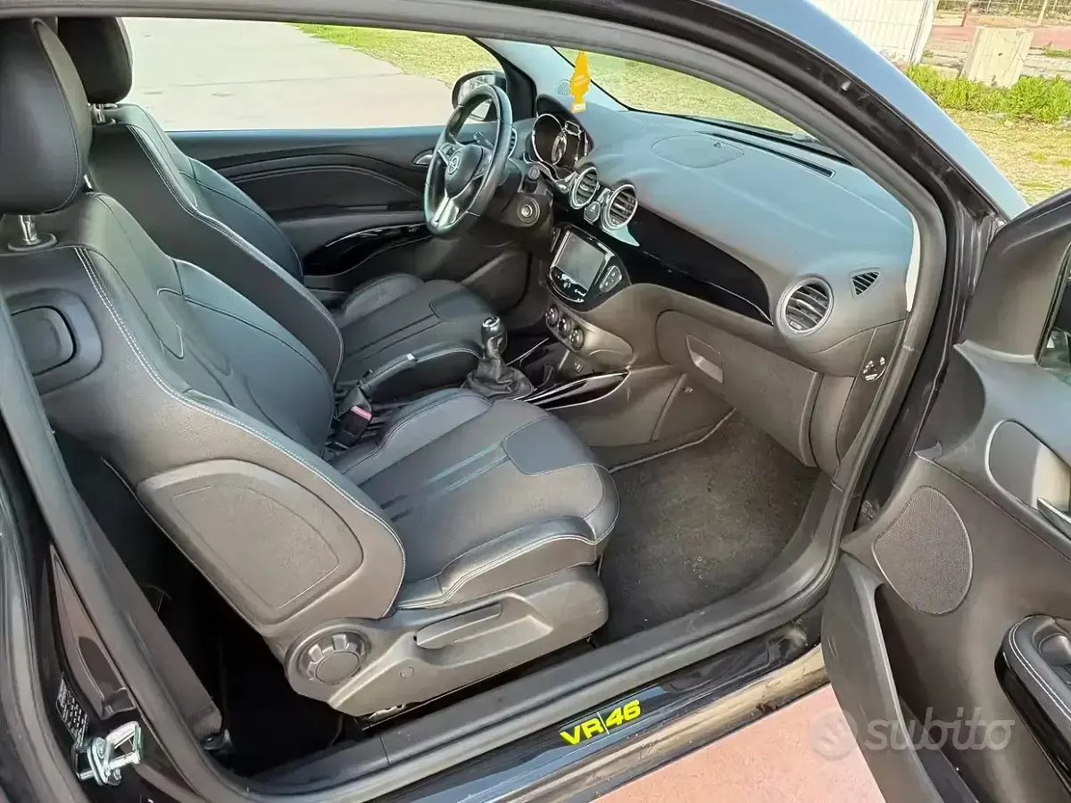 Usata Opel Adam 69 CV (50 kW) 2014 Nero Utilitaria