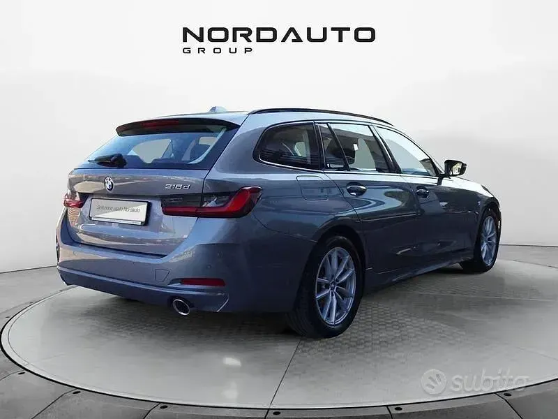 Usata BMW 318 150 CV (110 kW) 2023 Grigio Station wagon