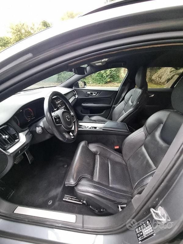 Usata Volvo V60 R-Design 2019 Grigio Station wagon