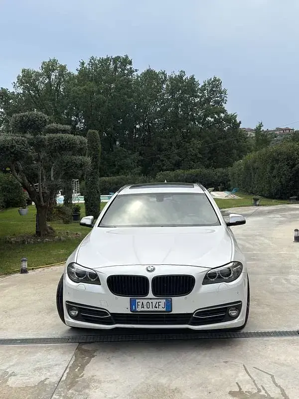 Usata BMW 520 Luxury Line 190 CV (139 kW) 2017 Bianco Station wagon