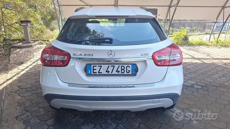 Usata Mercedes GLA200 Premium 136 CV (100 kW) 2015 Bianco SUV