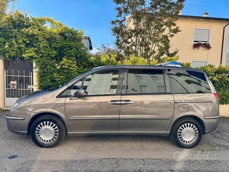 Usata Lancia Phedra 170 CV (125 kW) 2007 Grigio Monovolume