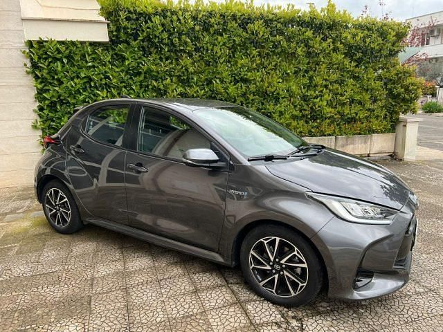 Usata Toyota Yaris Hybrid Trend 92 CV (67 kW) 2021 Antracite Berlina