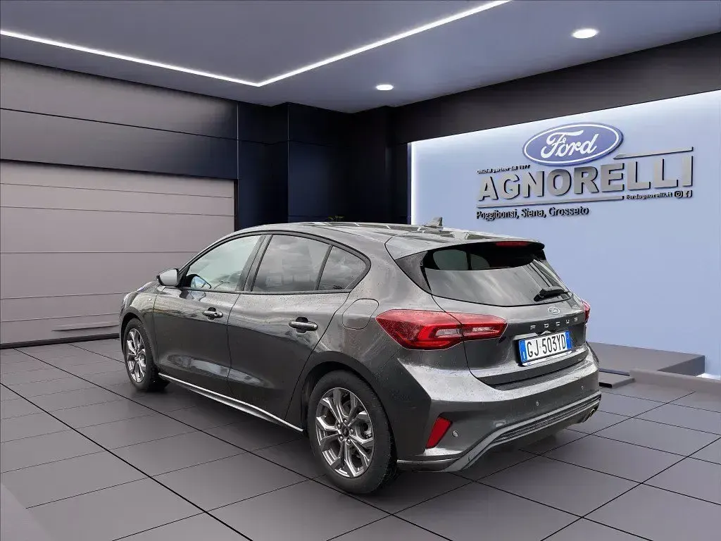 Usata Ford Focus ST-Line 125 CV (91 kW) 2022 Magnetic grey (metallizzato) Berlina