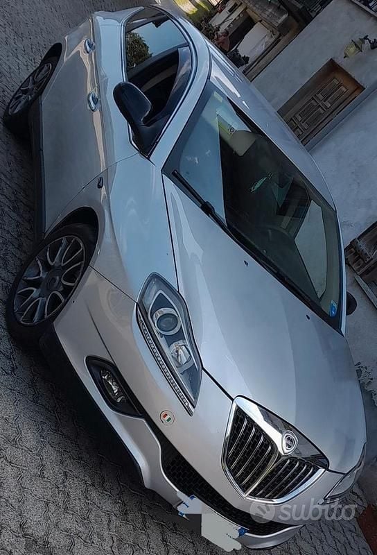 Usata Lancia Delta 120 CV (88 kW) 2008 Grigio Utilitaria