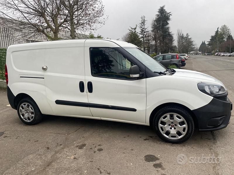 Usata Fiat Doblò 119 CV (87 kW) 2021 Bianco Monovolume