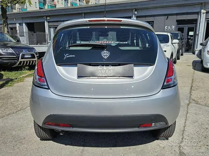 Usata Lancia Ypsilon Silver 69 CV (50 kW) 2015 Grigio Utilitaria