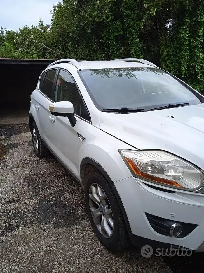 Usata Ford Kuga 140 CV (102 kW) 2011 Bianco SUV