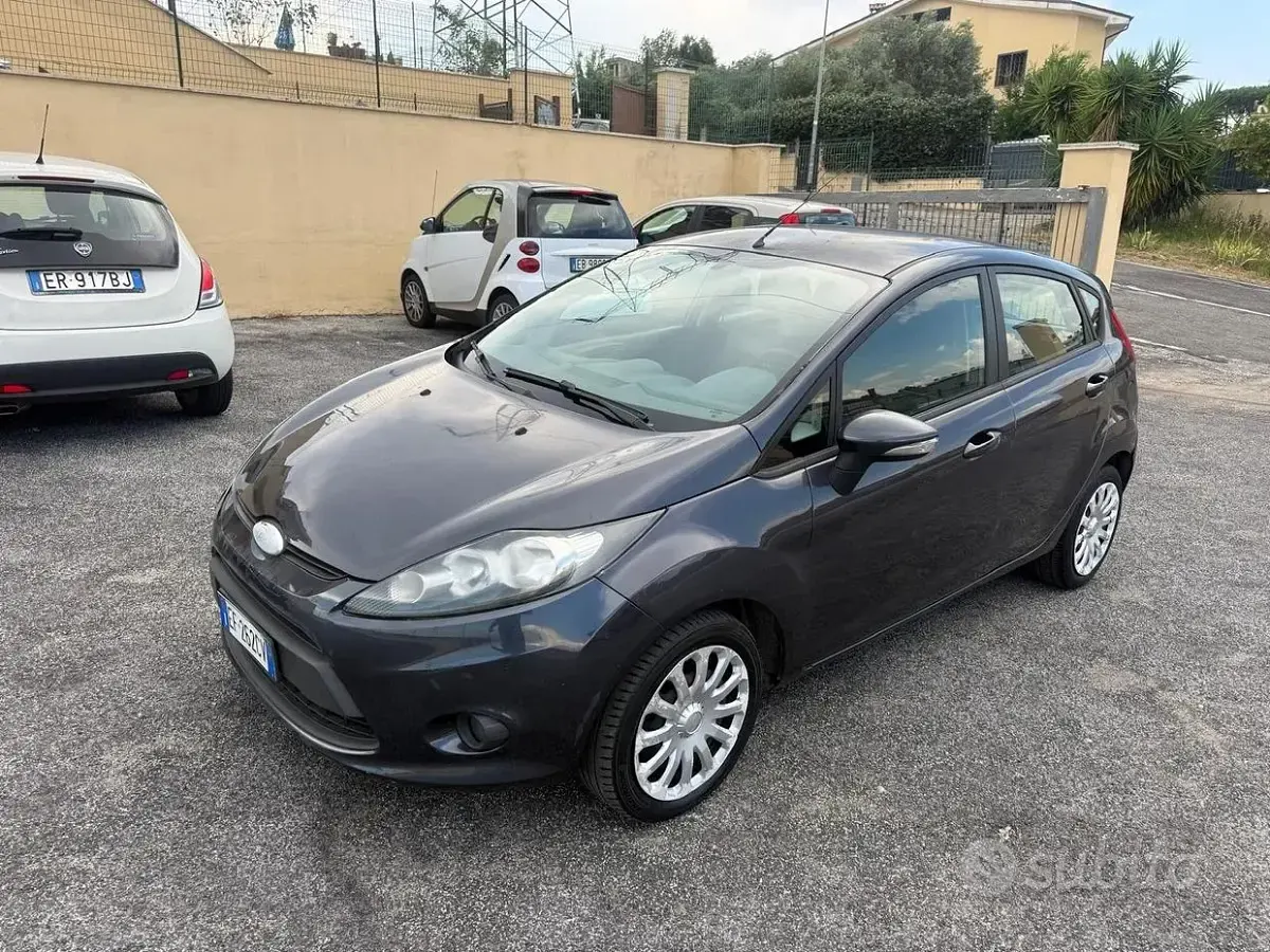 Usata Ford Fiesta 60 CV (44 kW) 2011 Berlina