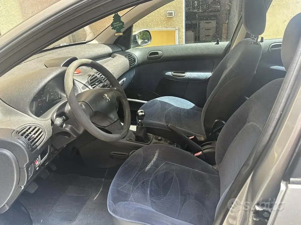 Usata Peugeot 206 75 CV (55 kW) 2002 Grigio Utilitaria