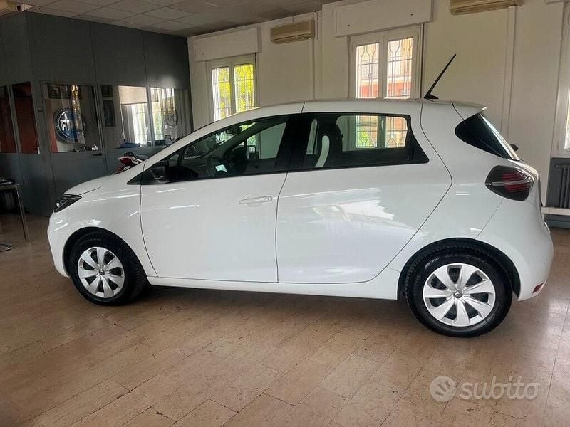 Käytetty Renault Zoe Life 80 kW (109 HP) 2022 Valkoinen Viistoperä