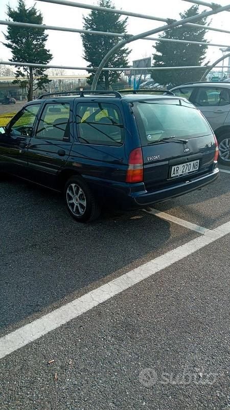 Blu Usata 1998 Ford Escort Station wagon | 900 € - Immagine 1/1