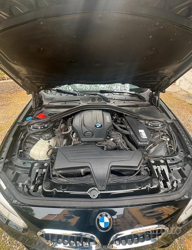 Begagnad BMW 118 2017 Svart Halvkombi