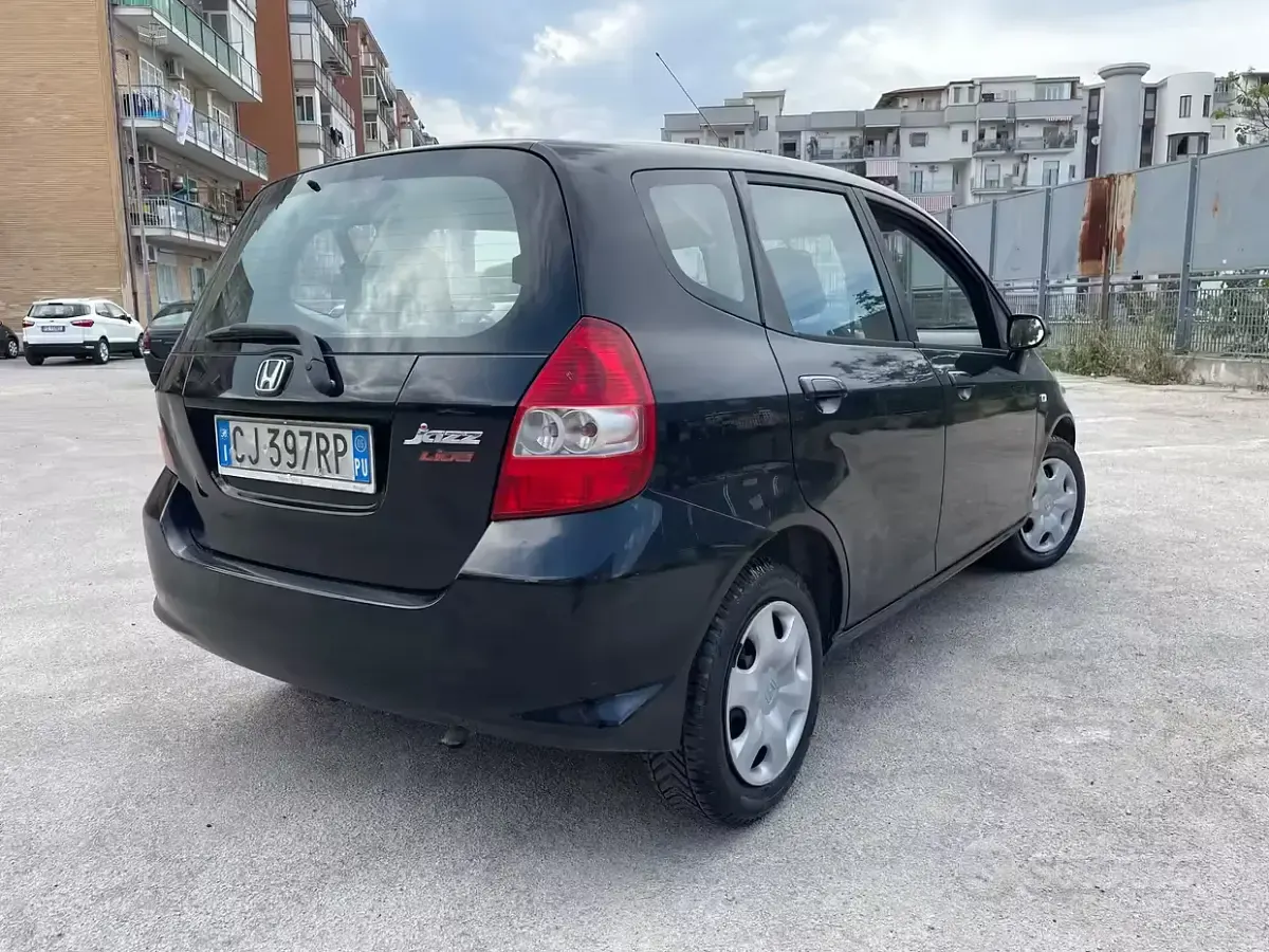 Usata Honda Jazz 78 CV (57 kW) 2005 Nero Utilitaria