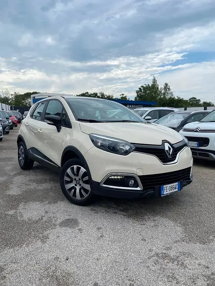 Usata Renault Captur Intens 110 CV (80 kW) 2016 Beige SUV