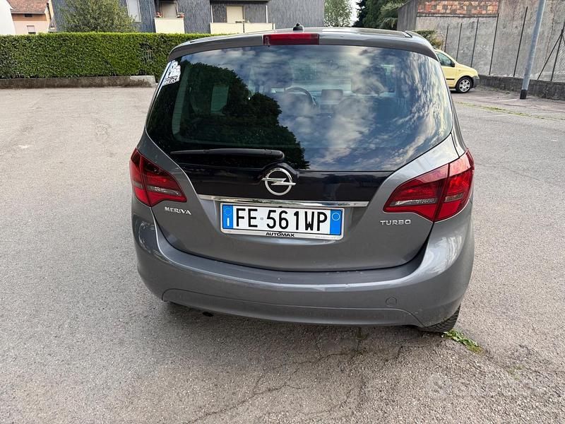 Usado Opel Meriva 120 CV (88 kW) 2016 Gris Monovolumen